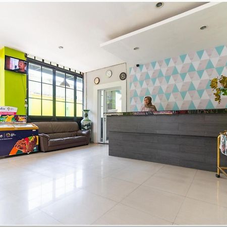 Reddoorz Plus @ Hertasning Area Makassar Ngoại thất bức ảnh