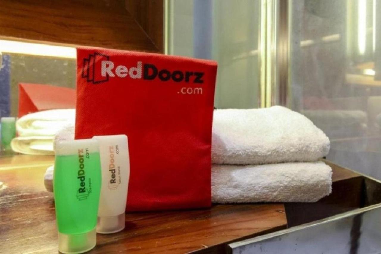 Reddoorz Plus @ Hertasning Area Makassar Ngoại thất bức ảnh